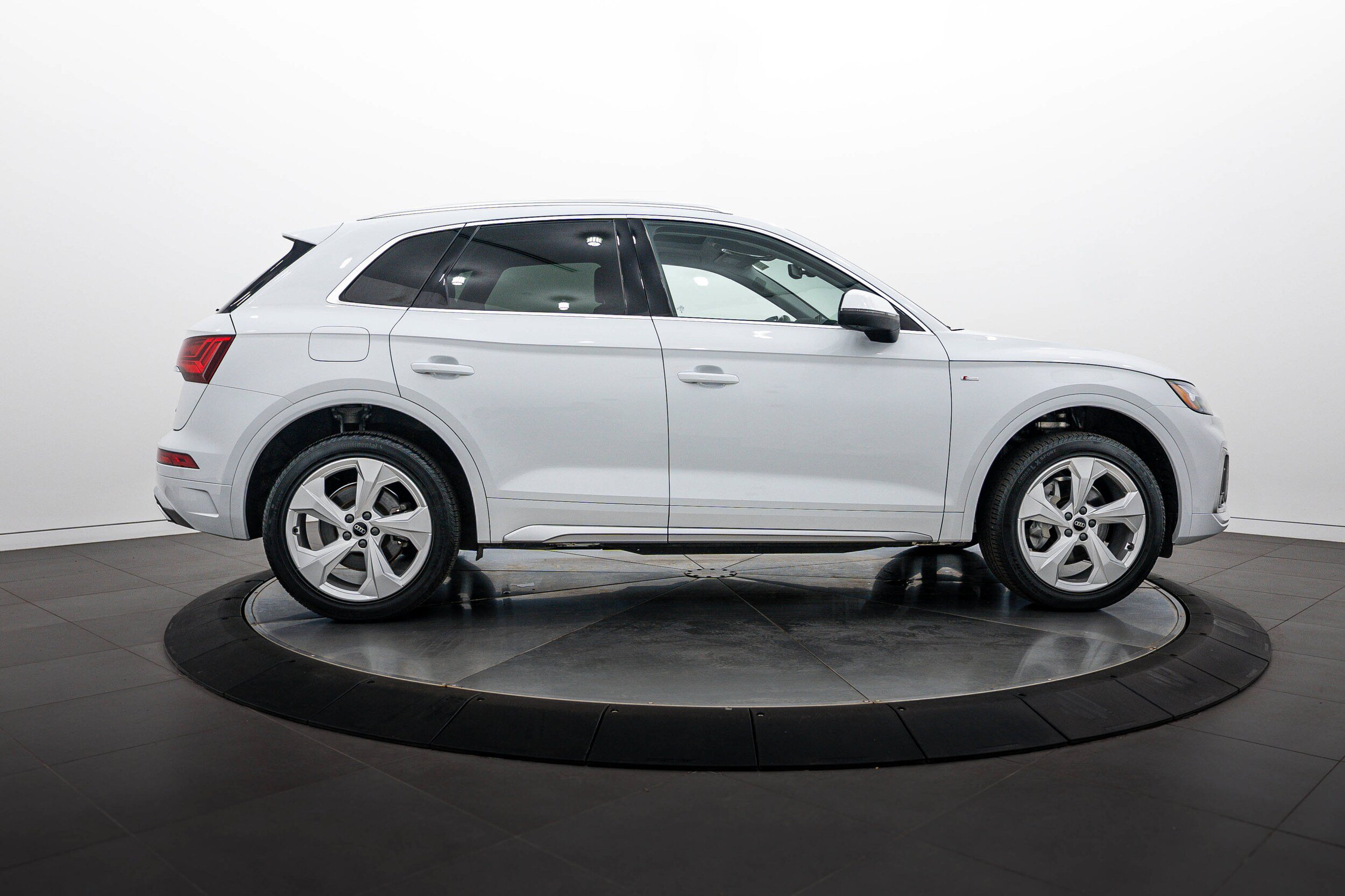 Certified 2023 Audi Q5 2.0T Premium Plus w/ Premium Plus Package AWD/4WD image 3