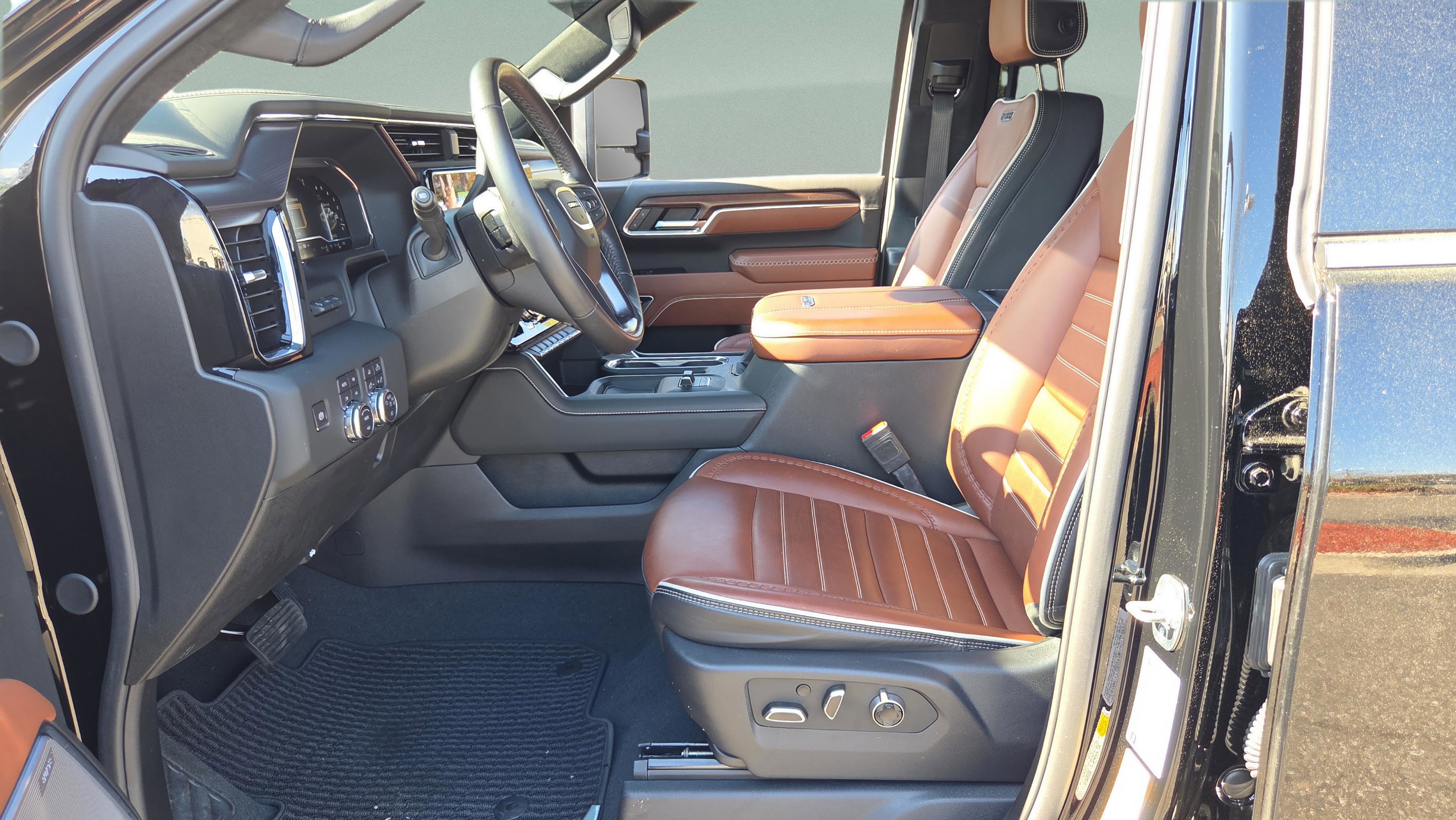 Used 2025 GMC Sierra 2500 Denali Ultimate image 9