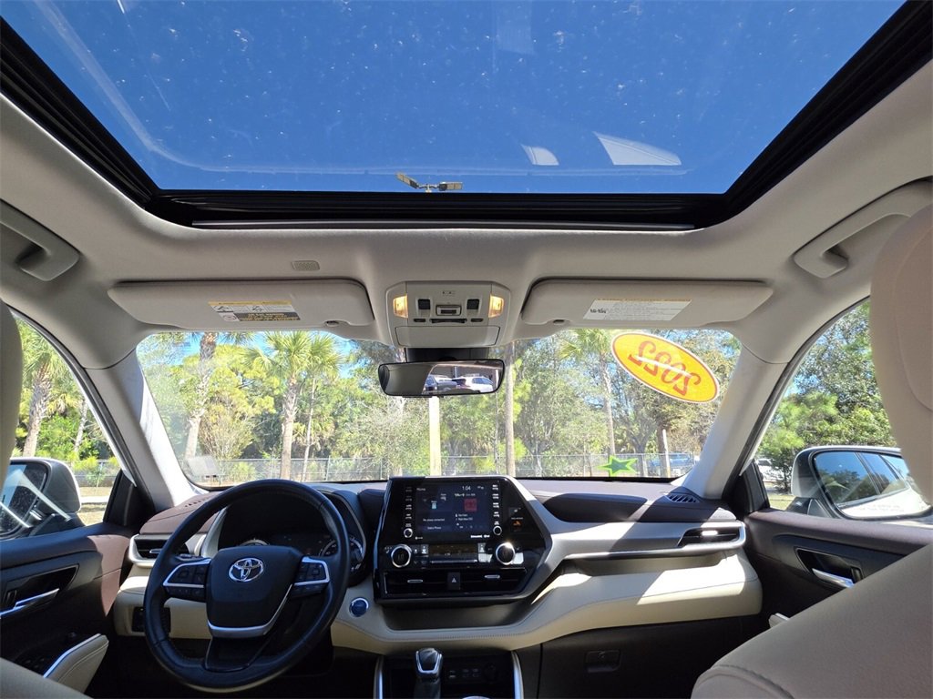 Certified 2022 Toyota Highlander XLE image 4
