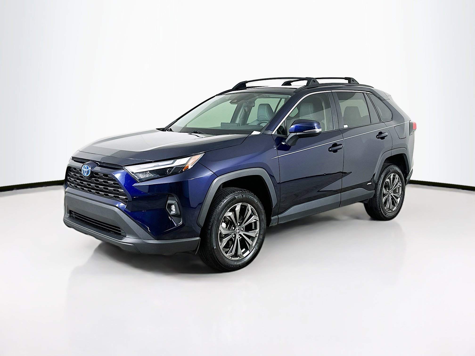 Used 2022 Toyota RAV4 XLE Premium image 3