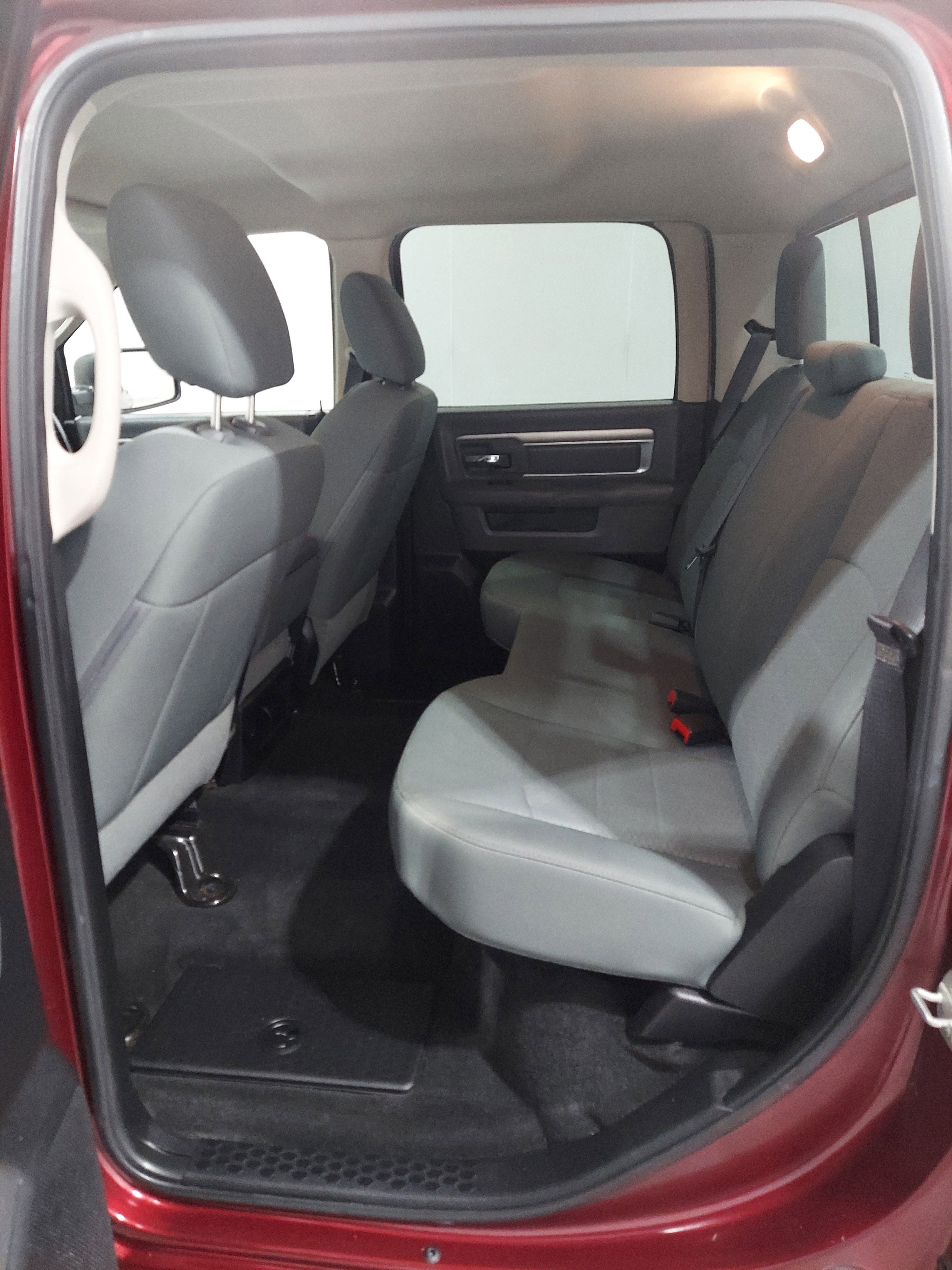 Used 2016 RAM 1500 Classic SLT AWD/4WD image 16