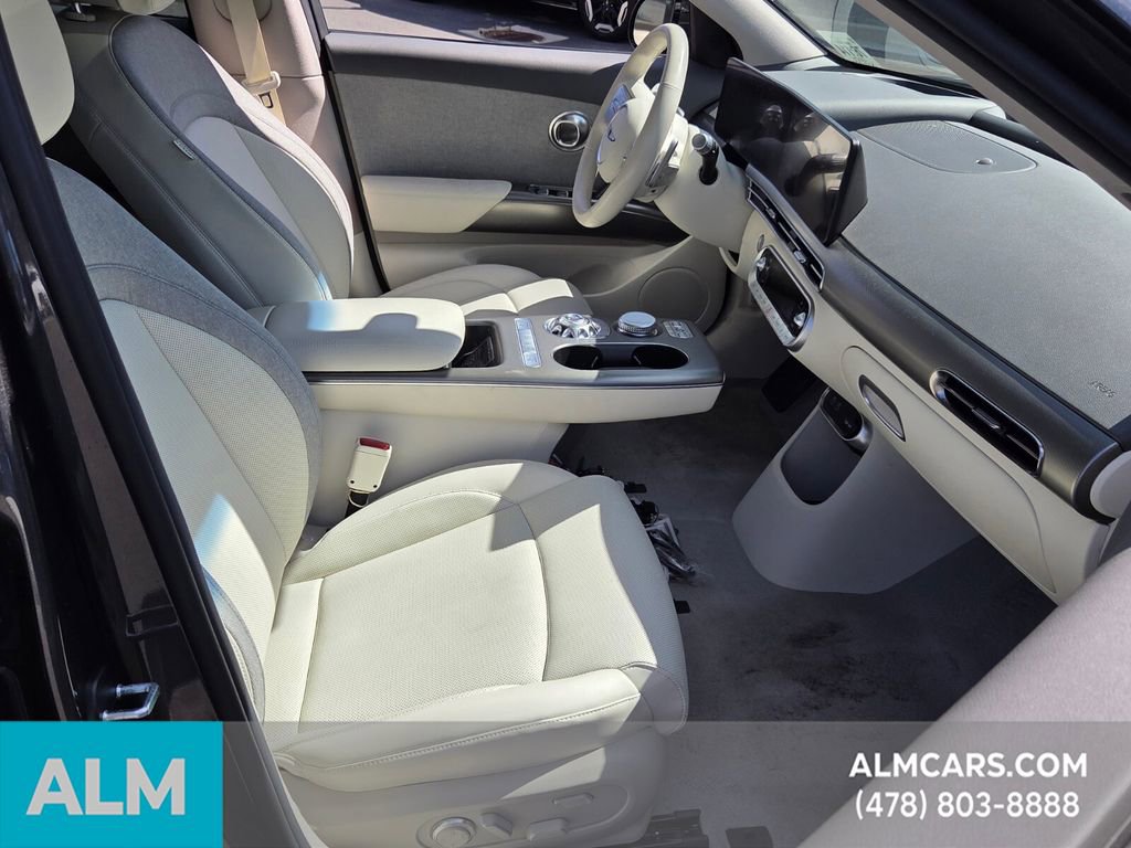 Used 2025 Genesis GV60 RWD image 15