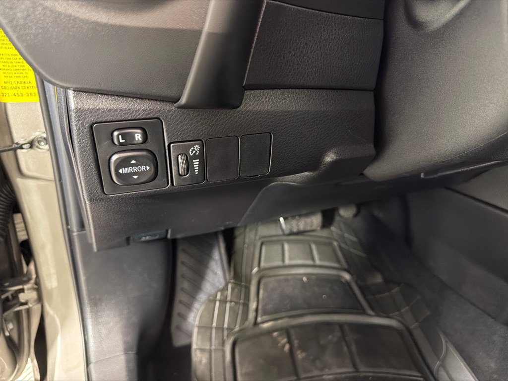 Used 2019 Toyota Corolla LE image 13