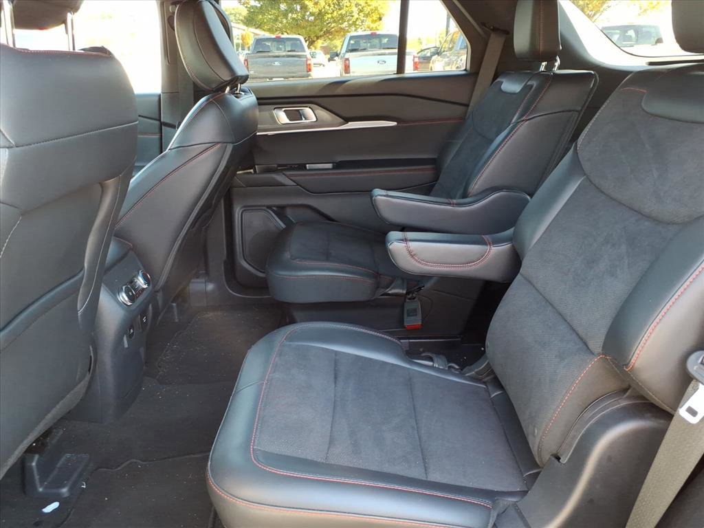 Used 2025 Ford Explorer ST image 16