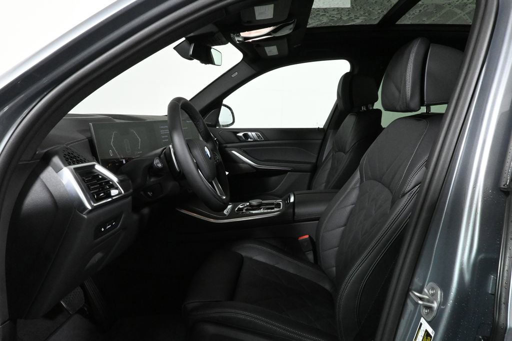 Used 2026 BMW X5 xDrive50e w/ Premium Package image 3