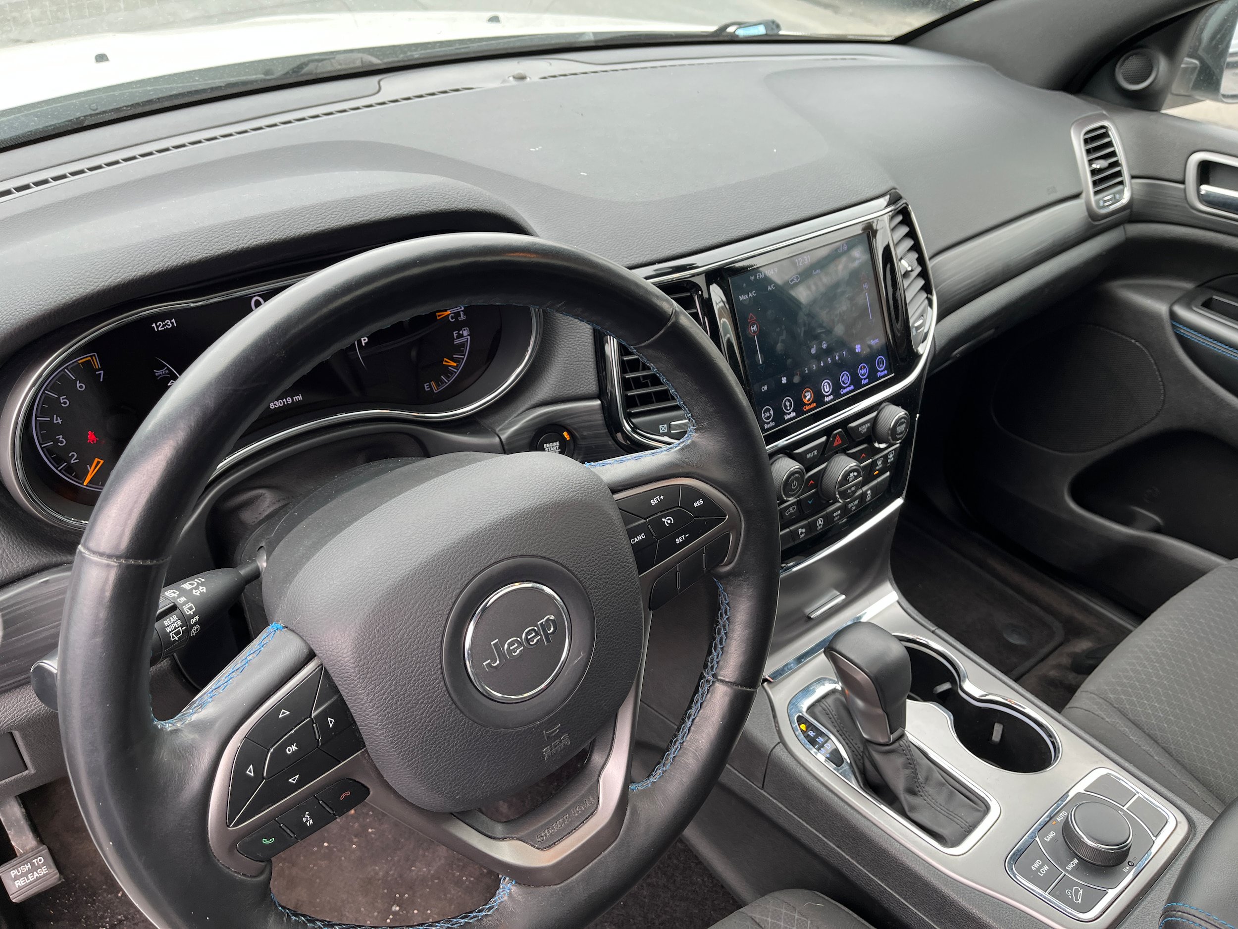 Used 2019 Jeep Grand Cherokee Laredo AWD/4WD image 8