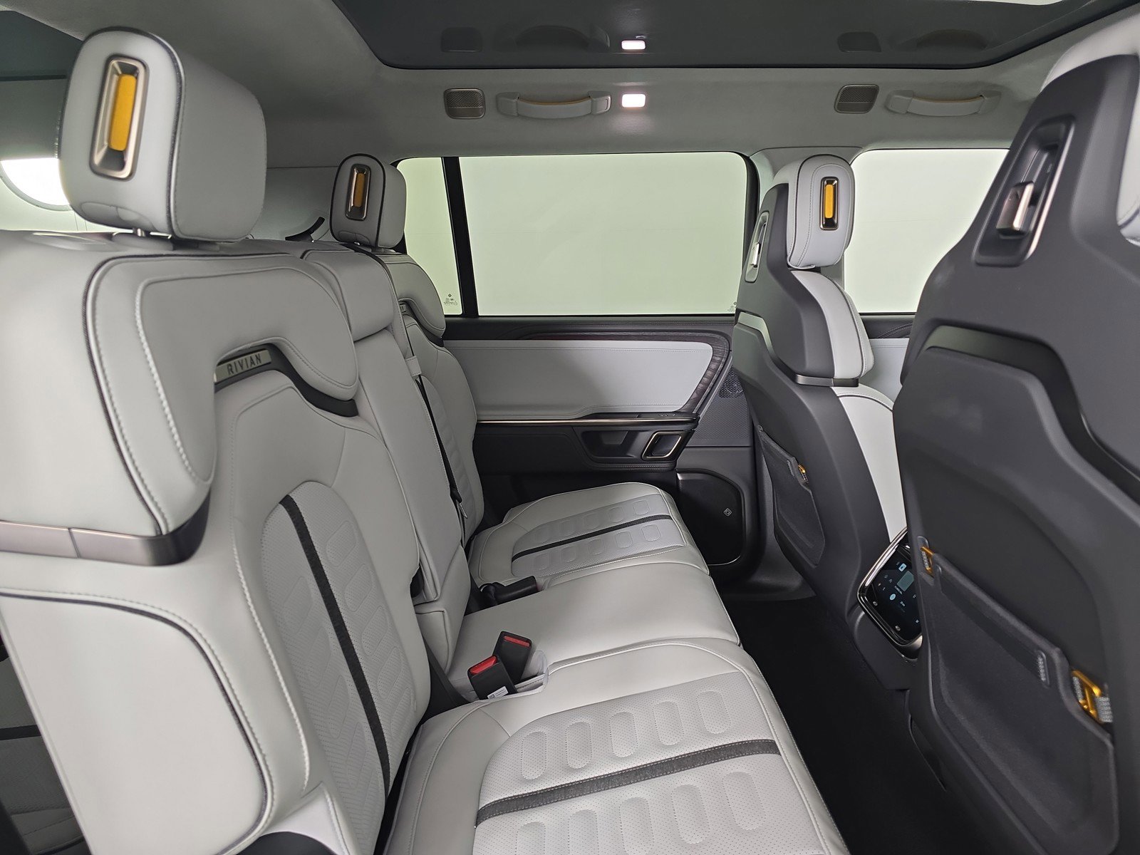 Used 2024 Rivian R1S Adventure AWD/4WD image 23