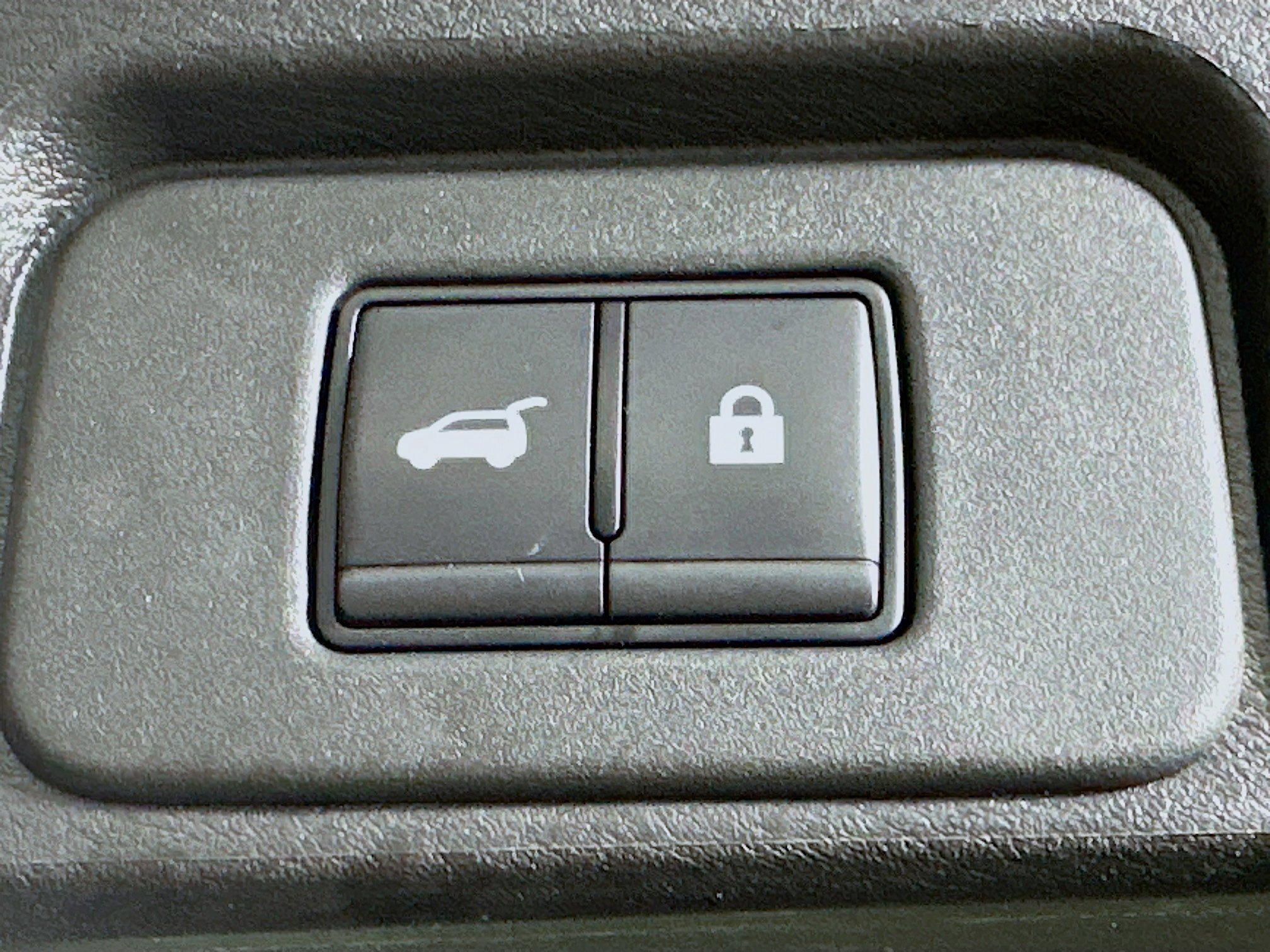 Used 2025 Nissan Rogue SV image 28