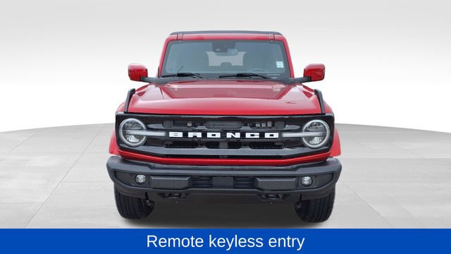 Used 2023 Ford Bronco Outer Banks image 2