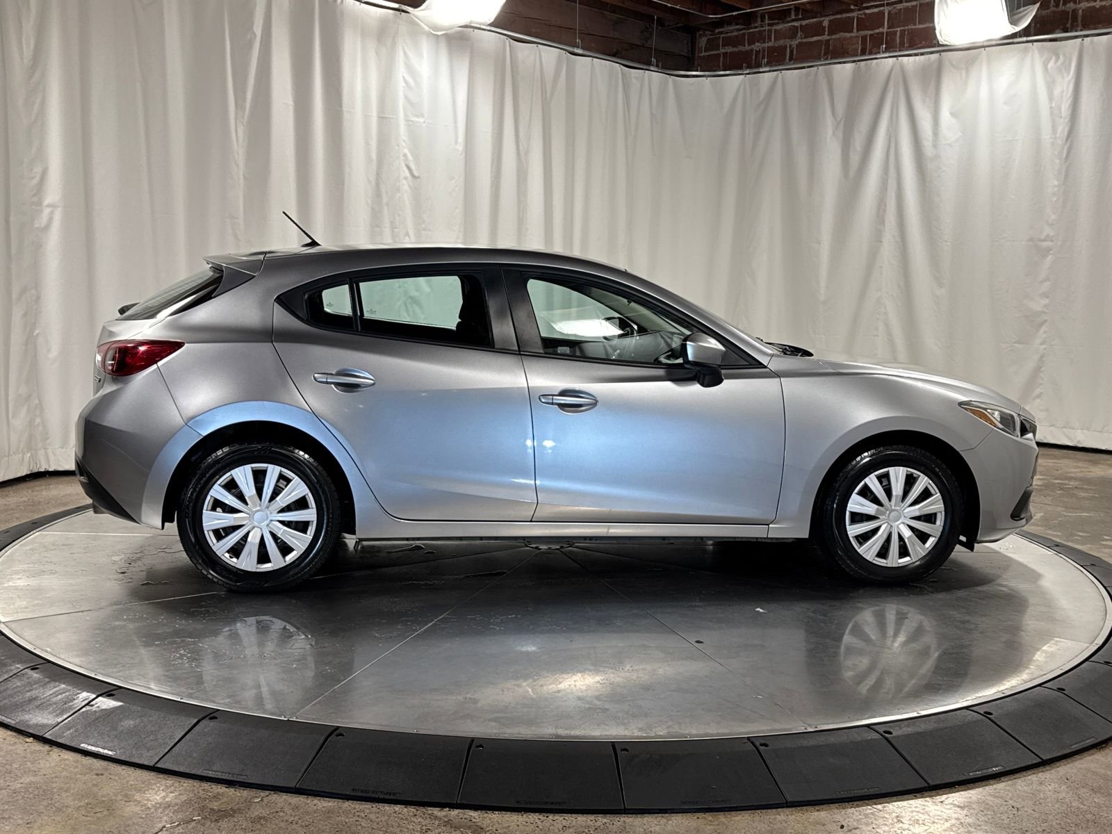 Used 2015 MAZDA MAZDA3 i Sport image 9