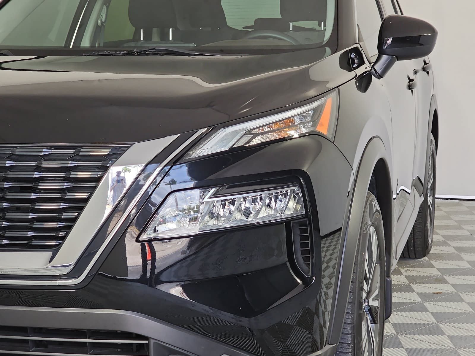 Used 2023 Nissan Rogue SV FWD image 28
