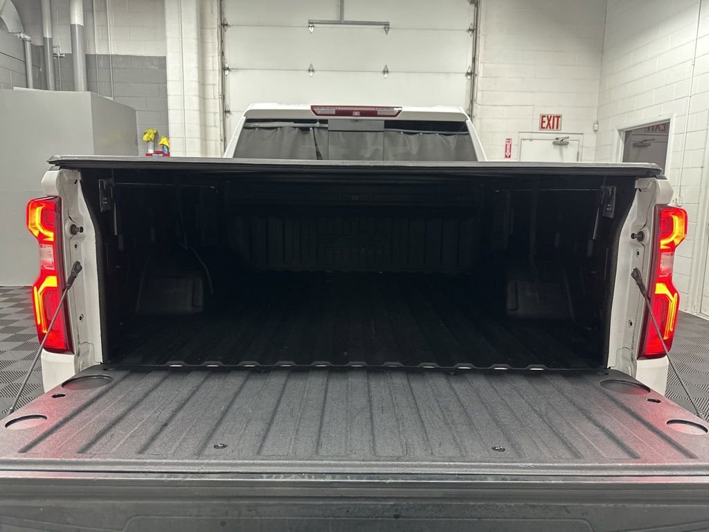 Used 2019 Chevrolet Silverado 1500 High Country w/ Technology Package AWD/4WD image 12