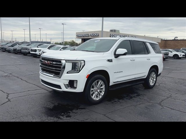 Certified 2023 GMC Yukon SLT w/ SLT Premium Package AWD/4WD image 4