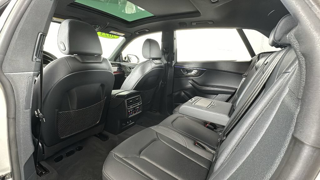 Used 2023 Audi Q8 Prestige AWD/4WD image 39