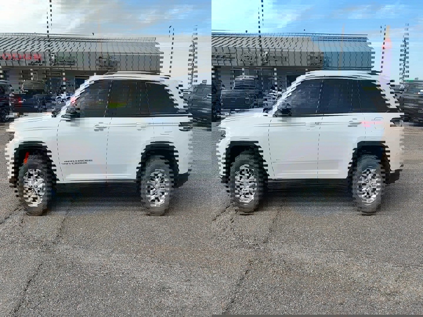 Used 2023 Jeep Grand Cherokee Laredo