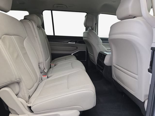 Used 2024 Jeep Wagoneer L Series II w/ Flexible Seating Group AWD/4WD image 36