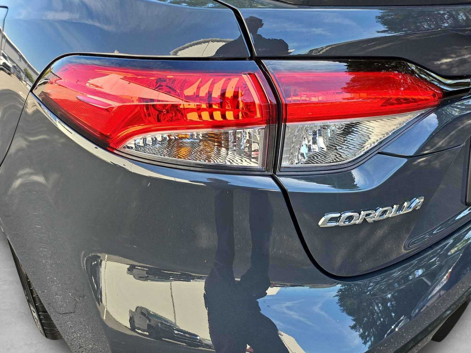 Used 2025 Toyota Corolla SE w/ SE Premium Package FWD image 20