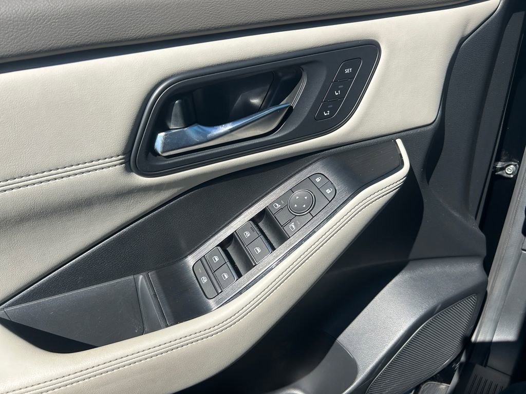 Used 2023 Nissan Rogue SL w/ SL Premium Package image 23