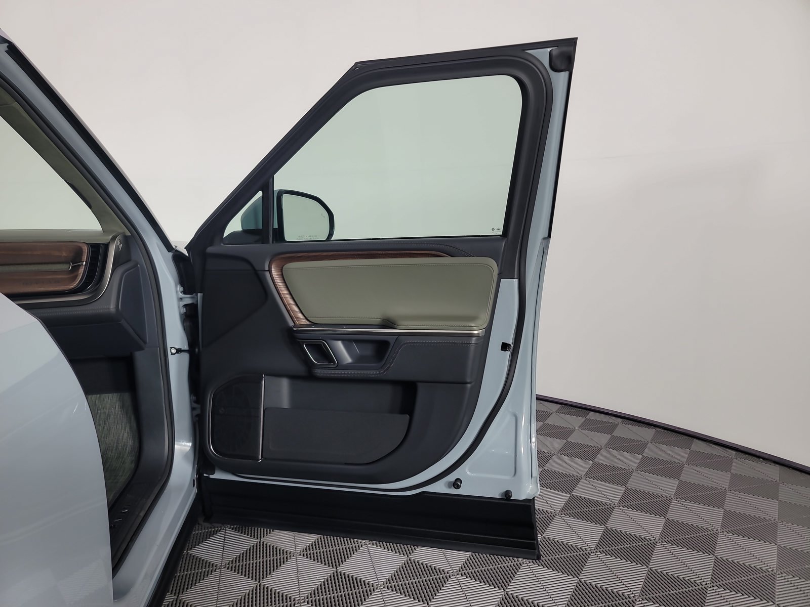Used 2023 Rivian R1S Adventure Quad AWD/4WD image 18