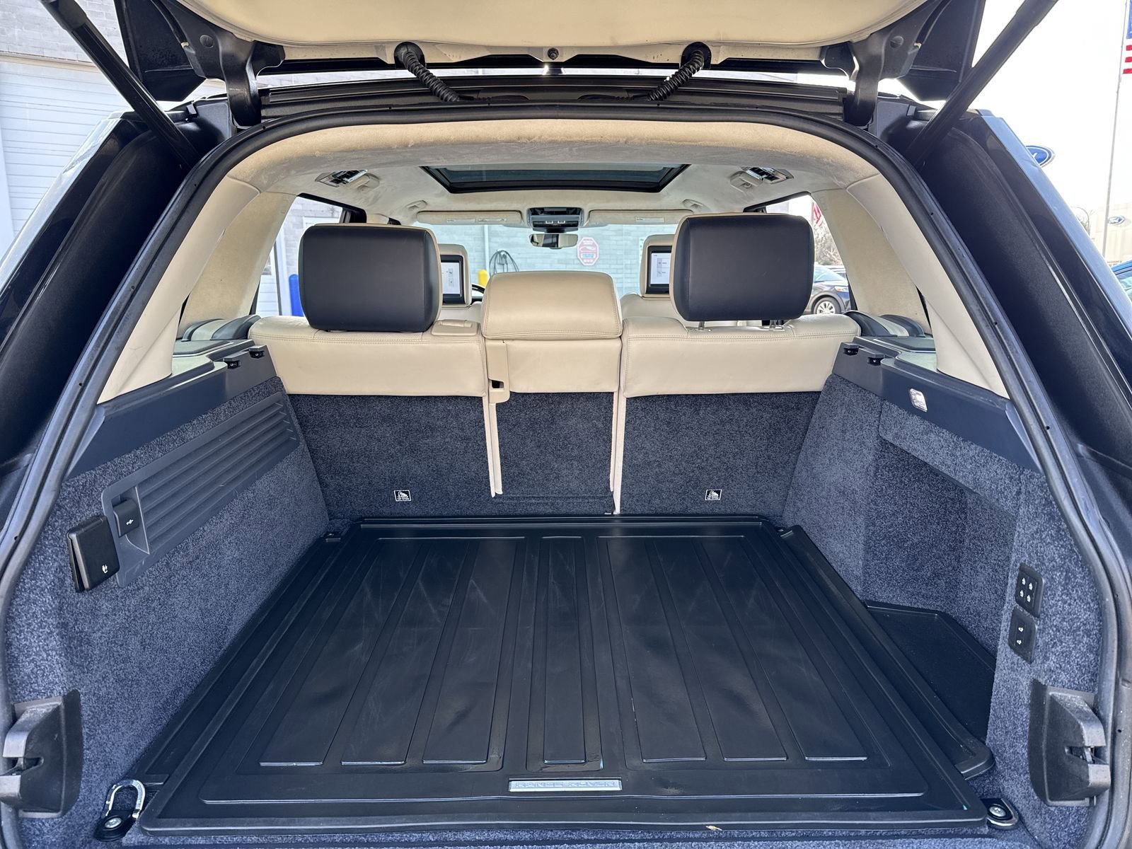 Used 2018 Land Rover Range Rover Long Wheelbase Supercharged image 43