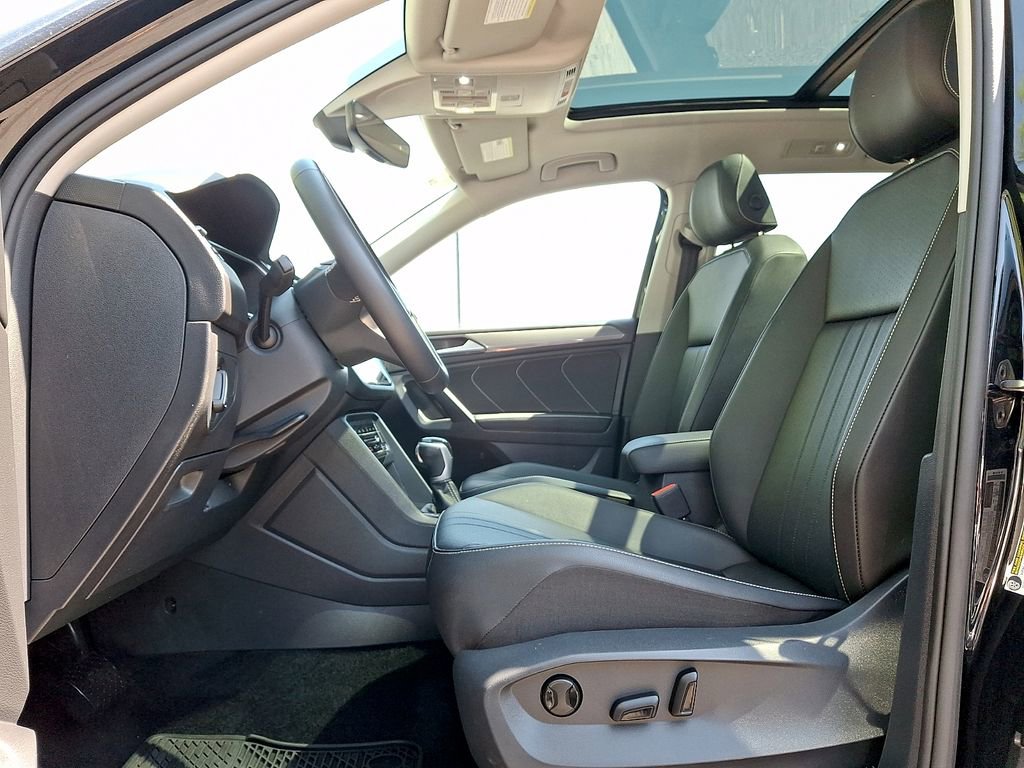 Certified 2023 Volkswagen Tiguan SE FWD image 13