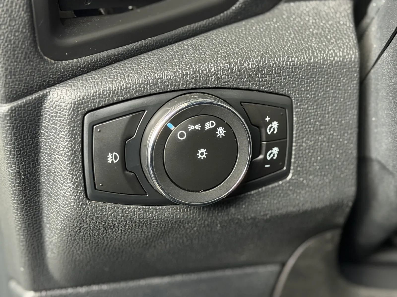 Used 2021 Ford EcoSport SE w/ SE Convenience Package image 26