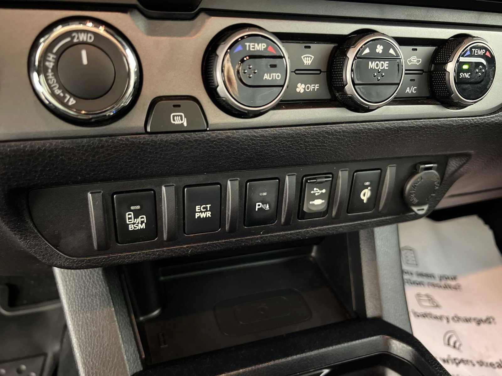 Used 2017 Toyota Tacoma TRD Sport image 31