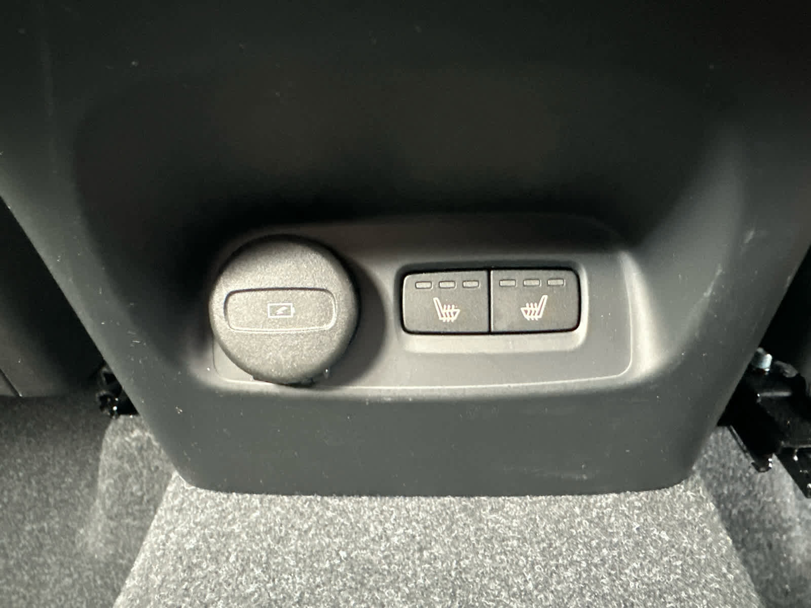 Used 2023 Volvo XC40 B5 Plus w/ Protection Package Premier image 31