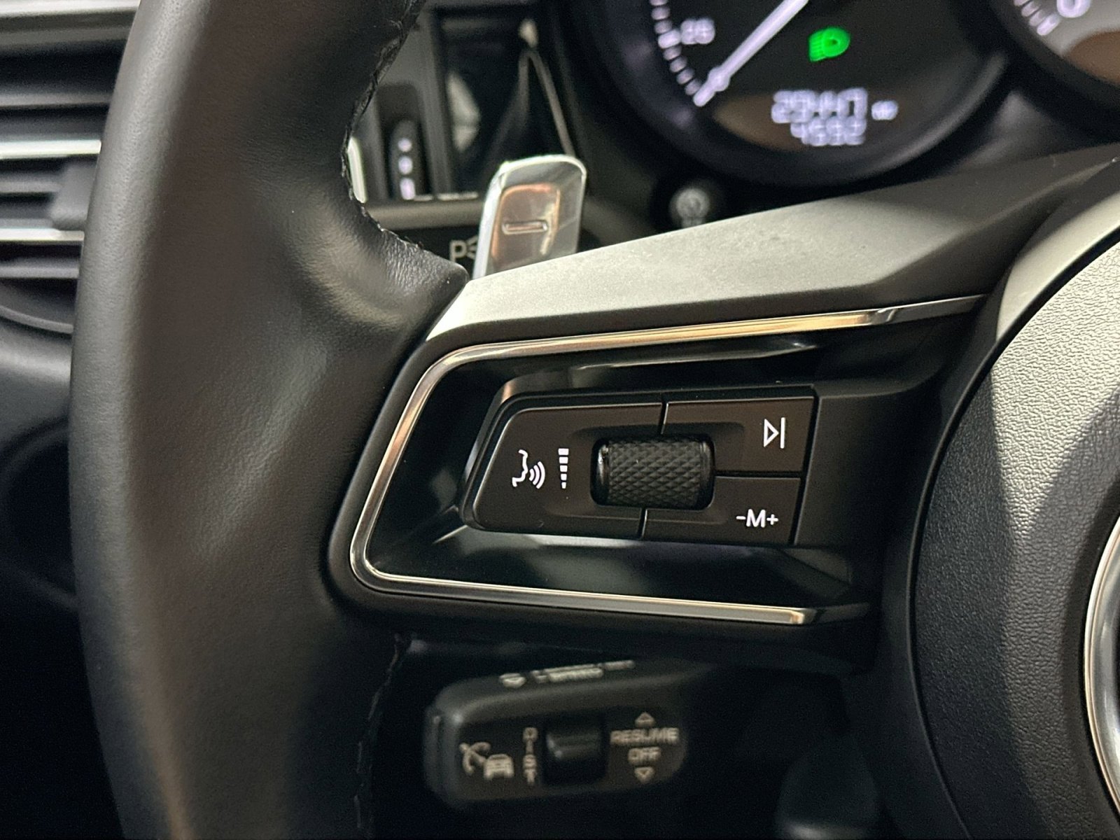 Used 2023 Porsche Macan S image 21