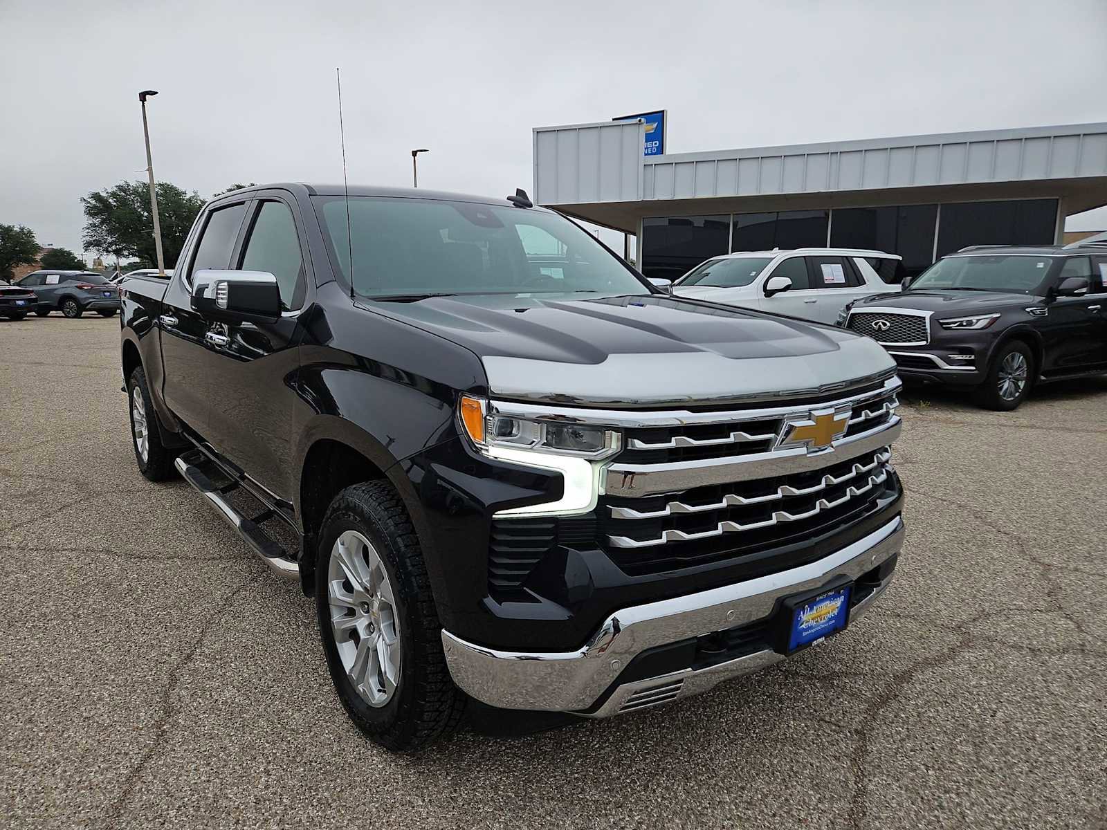 Used 2022 Chevrolet Silverado 1500 LTZ AWD/4WD image 2