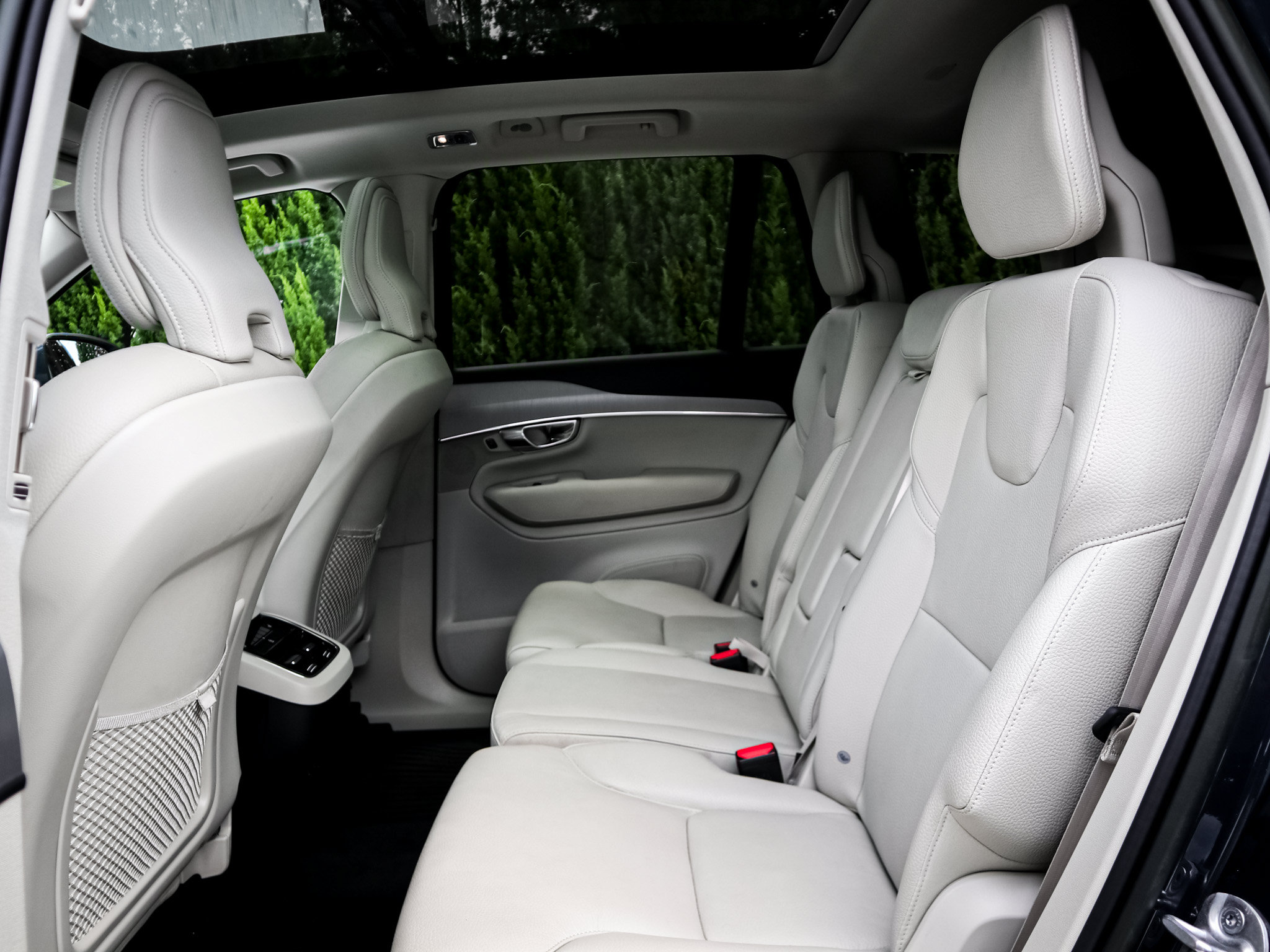Used 2022 Volvo XC90 T5 Momentum w/ Climate Package AWD/4WD image 8