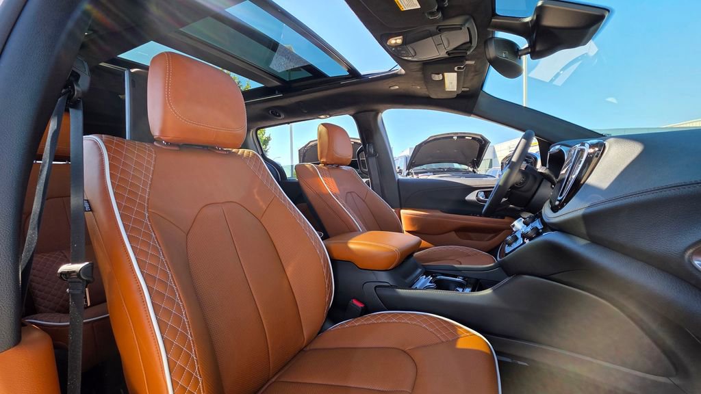 New 2026 Chrysler Pacifica Pinnacle image 12