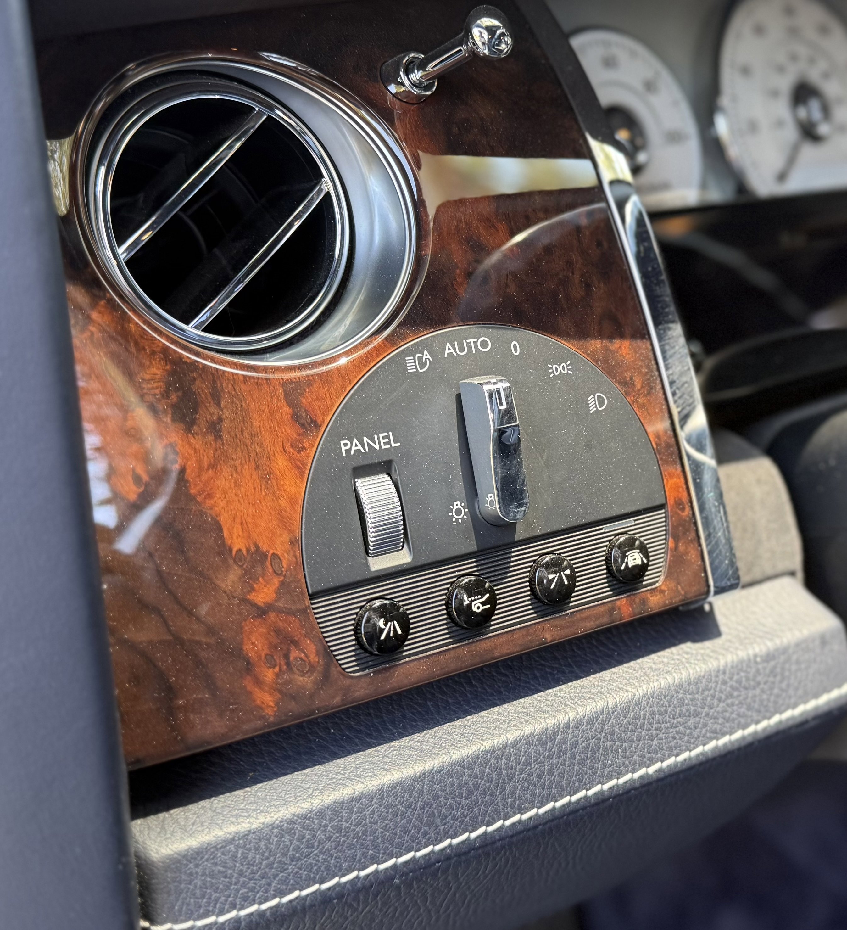 Used 2016 Rolls-Royce Ghost RWD image 29
