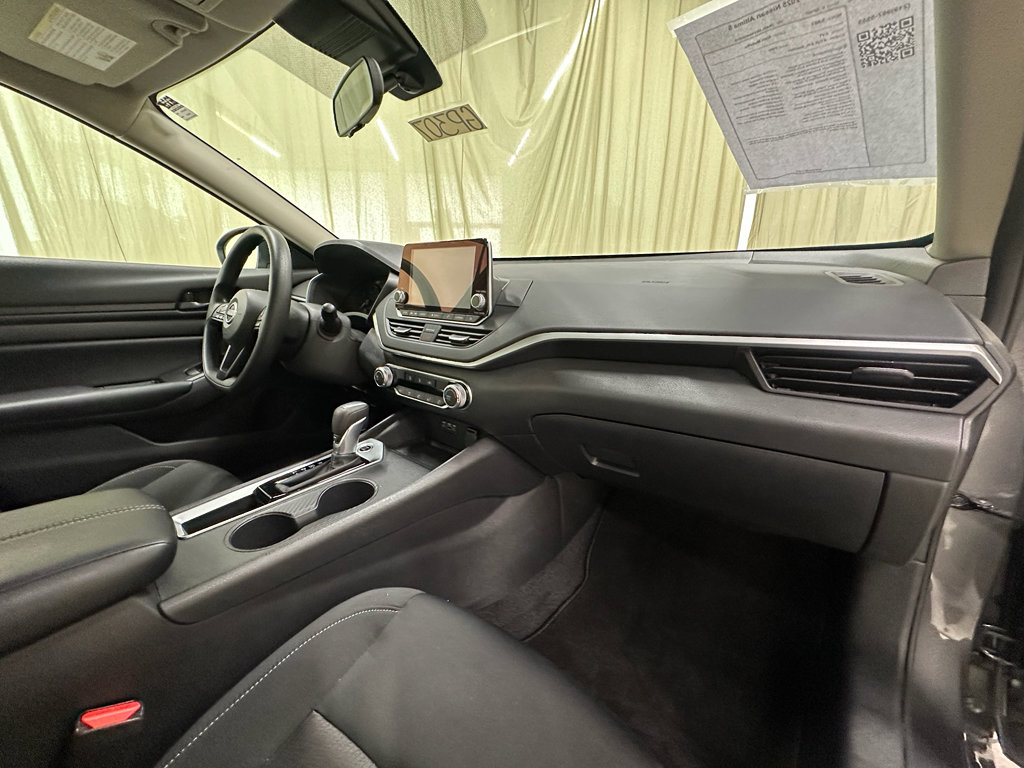 Used 2025 Nissan Altima 2.5 S FWD image 17