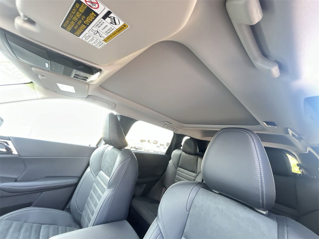 New 2025 Mitsubishi Outlander SE image 22