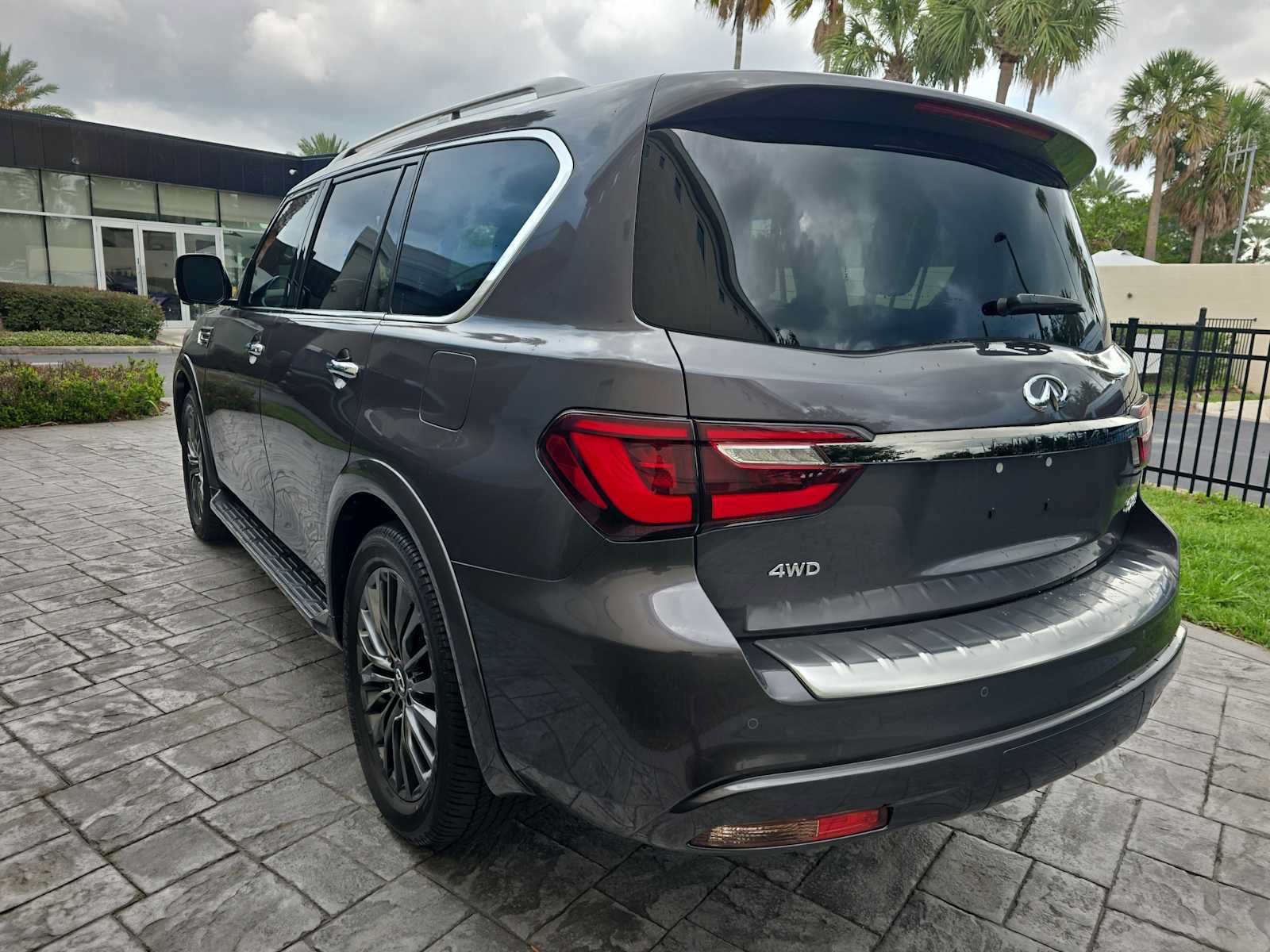 Certified 2023 INFINITI QX80 Premium Select w/ Cargo Package AWD/4WD image 7