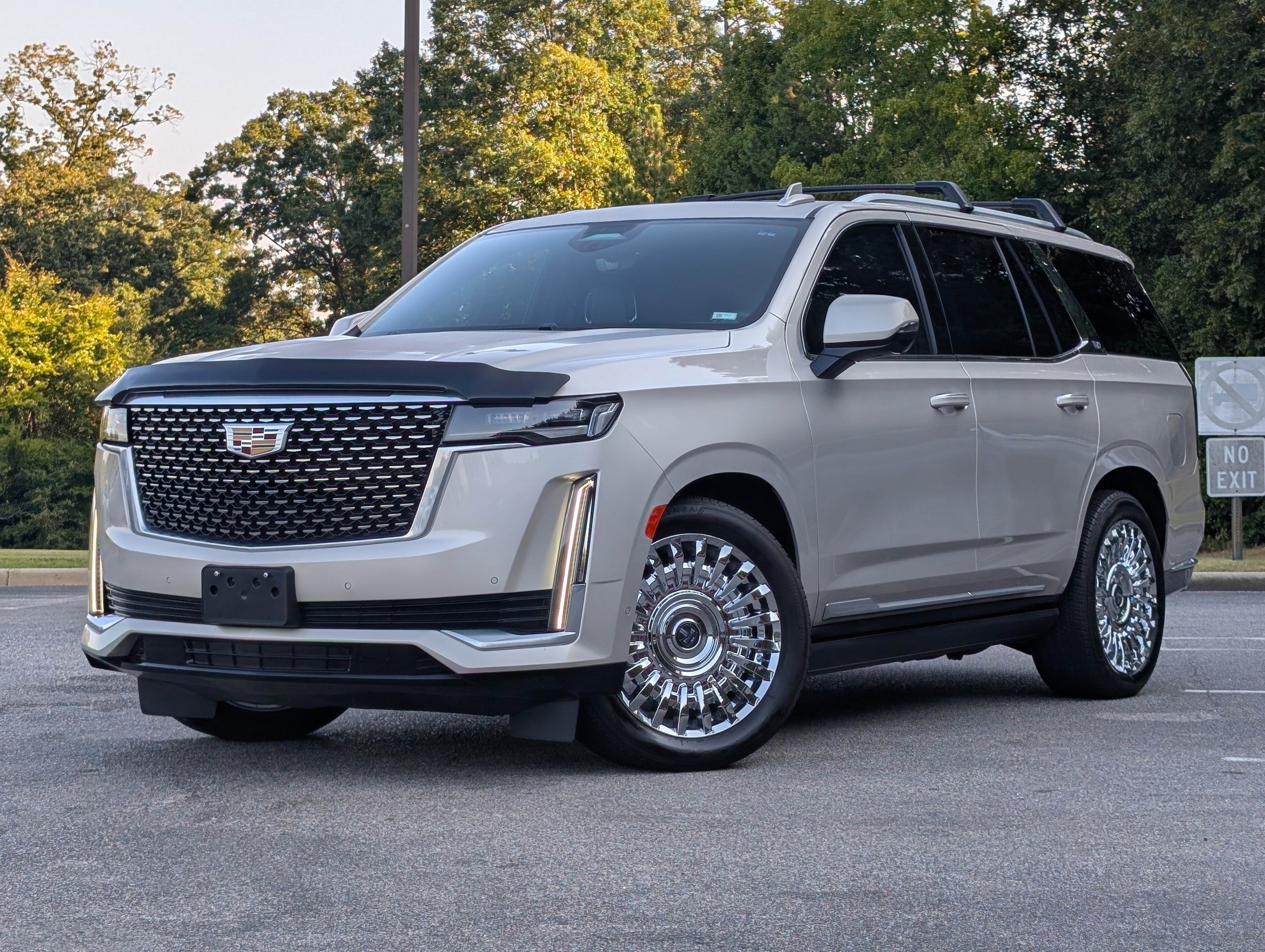 Used 2023 Cadillac Escalade Premium Luxury w/ Performance Package RWD image 4