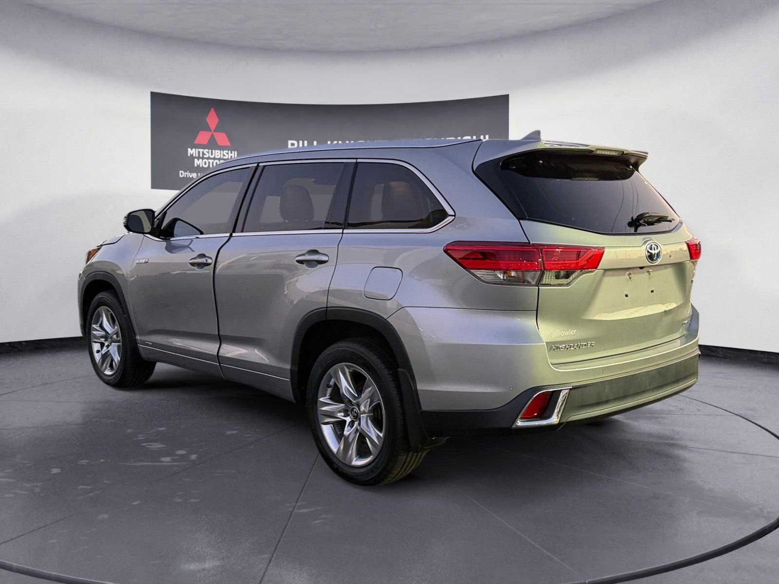 Used 2019 Toyota Highlander Limited image 3