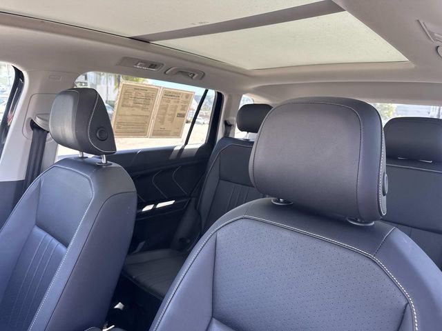 Used 2023 Volkswagen Tiguan SE w/ Panoramic Sunroof Package FWD image 21