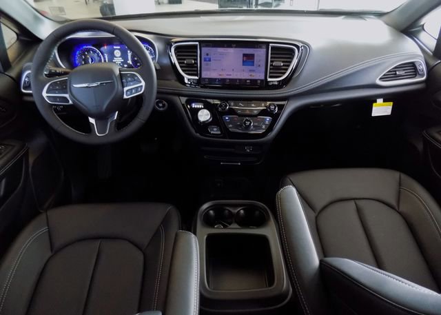 New 2026 Chrysler Pacifica Select image 13