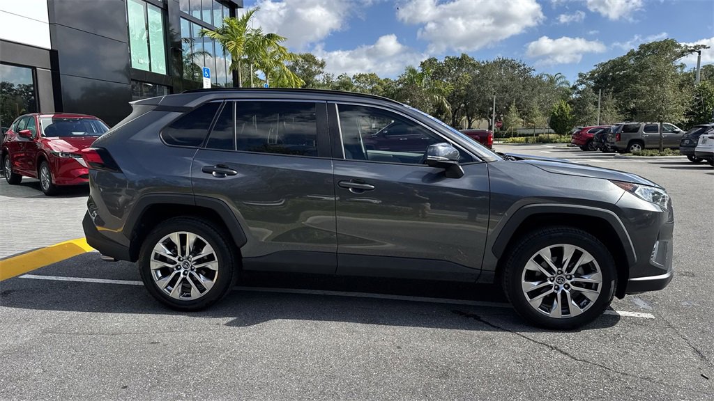 Used 2021 Toyota RAV4 XLE Premium image 6