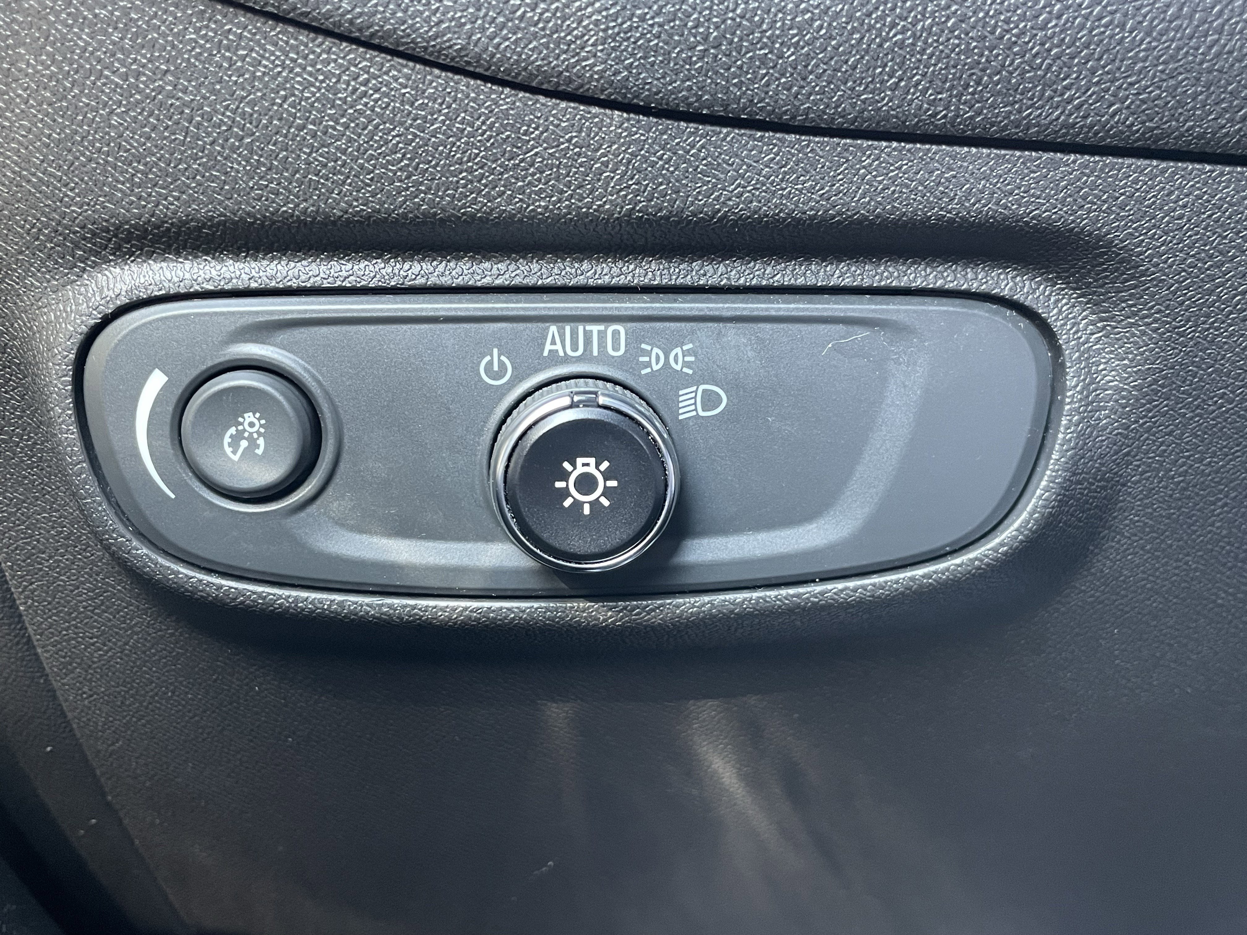 Used 2023 Chevrolet Equinox LT image 21