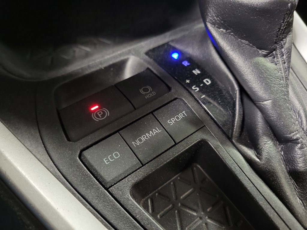 Used 2020 Toyota RAV4 LE image 15
