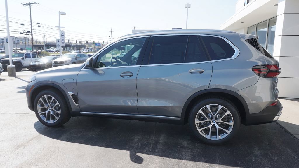 New 2026 BMW X5 xDrive50e image 9
