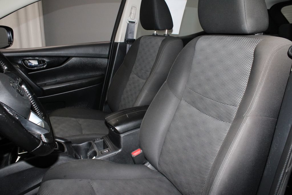 Certified 2022 Nissan Rogue Sport SV AWD/4WD image 23