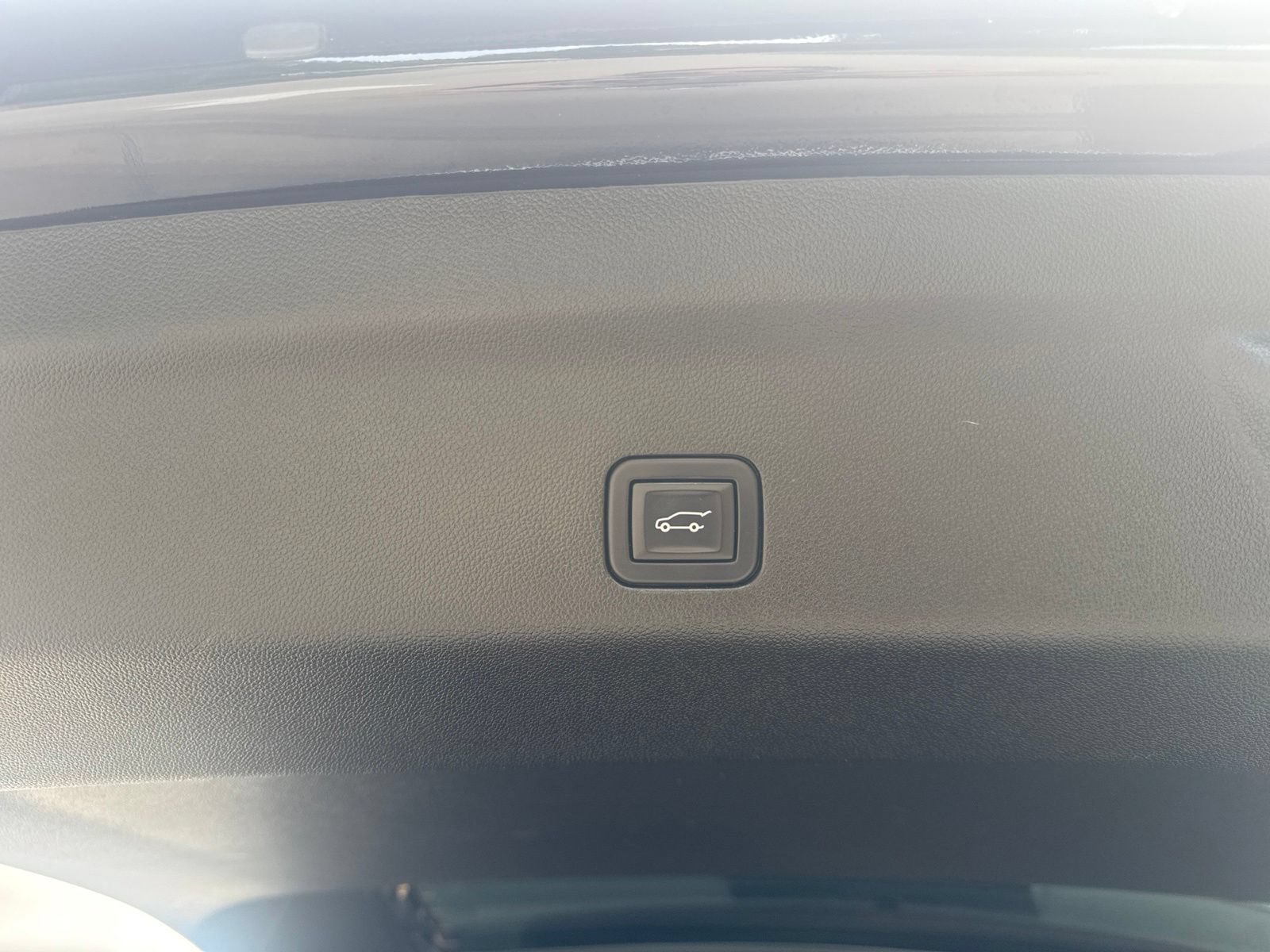 Used 2023 Chevrolet Tahoe Premier AWD/4WD image 16