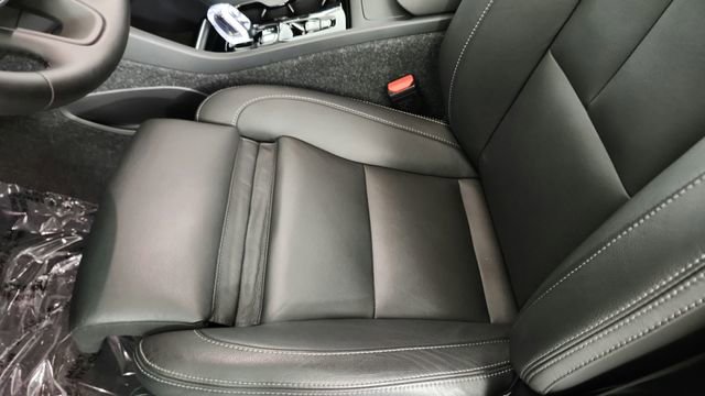 Used 2025 Volvo XC40 B5 Plus w/ Protection Package Premier AWD/4WD image 13