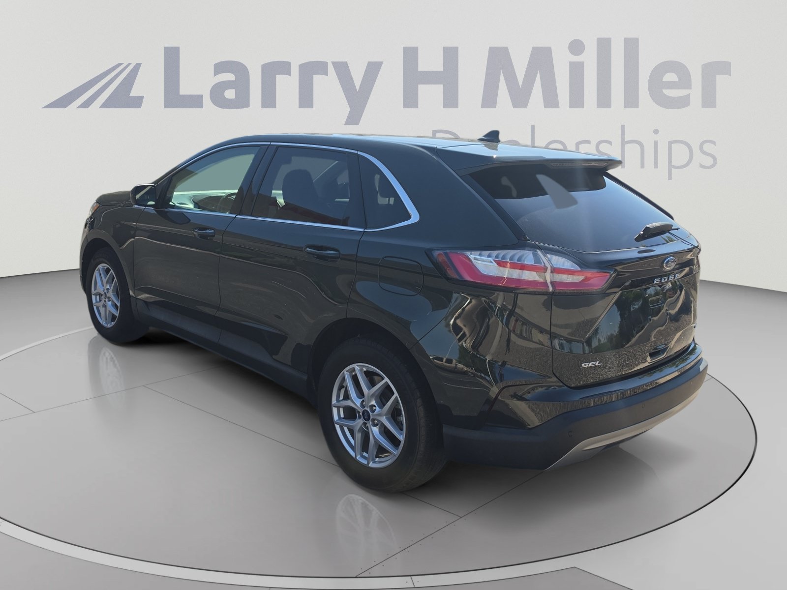 Used 2022 Ford Edge SEL AWD/4WD image 3