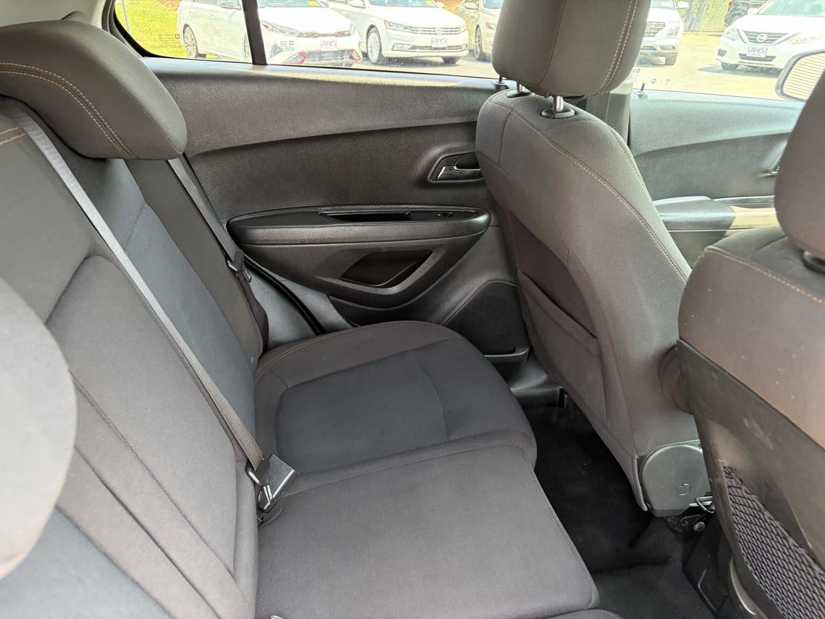 Used 2020 Chevrolet Trax LS w/ Tint and Cruise Package FWD image 21