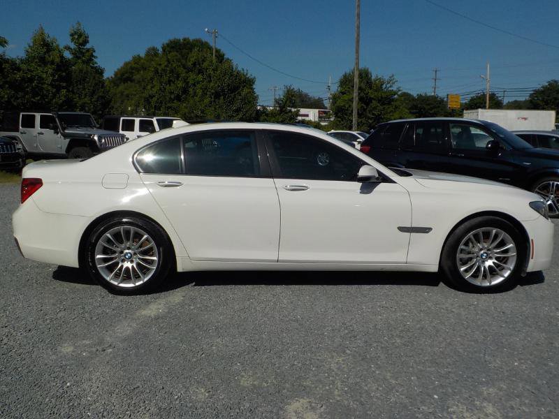 Used 2014 BMW 750i w/ Executive Package RWD image 6